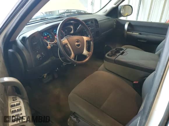 2008 GMC Sierra 1500 SLT z VIN 2GTEK19J181325905, wystawiony jako Copart lot #56391725 z przebiegiem 186 408 mil mil oraz Czysty tytuł • Clean title. Historia ofert i sprzedaży dostępna na DreamBid. Obrazek 8.