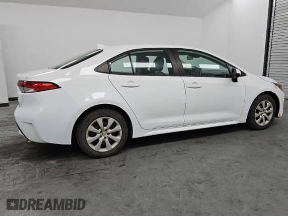 2021 Toyota Corolla LE with VIN 5YFEPMAE8MP195585, listed as a Copart auction lot 87119625 with 85,694 mi miles and Clean title. Bid and sale history available at DreamBid. Image 3.