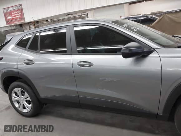 2025 Chevrolet Trax LS с VIN KL77LFEP7SC213752, выставлен на аукционе IAAI как лот 42867269 с пробегом 4 050 миль миль и . История ставок и продаж доступна на DreamBid. Изображение 13.