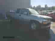 2000 Chevrolet Silverado 1500 LS z VIN 2GCEC19T9Y1249882, wystawiony jako Copart lot #84471475 z przebiegiem 213 077 mil mil oraz Szkoda całkowita • Salvage title. Historia ofert i sprzedaży dostępna na DreamBid. Obrazek 4.