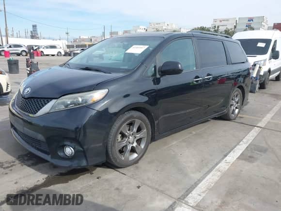 2016 Toyota Sienna SE with VIN 5TDXK3DC9GS720810, listed as a IAAI auction lot 41403167 with 121,801 mi miles and . Bid and sale history available at DreamBid. Image 17.