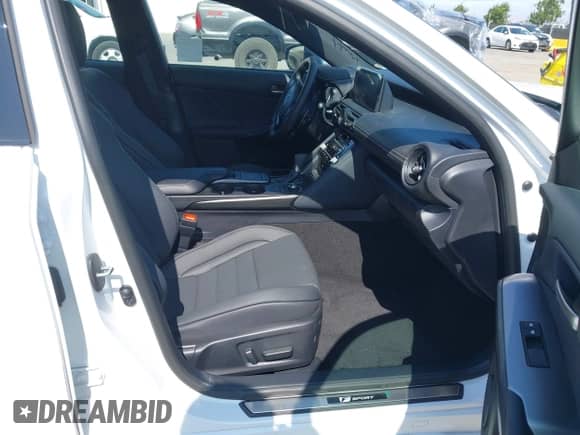 2024 Lexus IS 500 F Sport Performance z VIN JTHAP1D22R5006706, wystawiony jako IAAI lot #42397037 z przebiegiem 1 317 mil mil oraz . Historia ofert i sprzedaży dostępna na DreamBid. Obrazek 5.