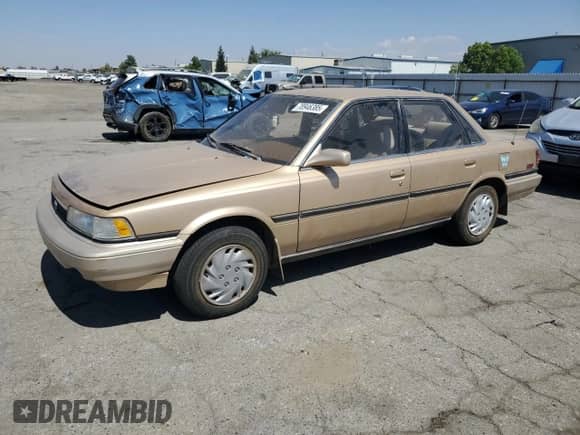 1990 Toyota Camry z VIN 4T1SV22E0LU247672, wystawiony jako Copart lot #70946385 z przebiegiem 277 952 mil mil oraz Szkoda całkowita • Salvage title. Historia ofert i sprzedaży dostępna na DreamBid. Obrazek 1.
