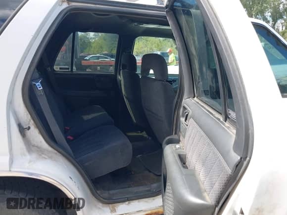 1996 Chevrolet Blazer z VIN 1GNDT13W8T2185929, wystawiony jako IAAI lot #43297854 z przebiegiem 182 430 mil mil oraz . Historia ofert i sprzedaży dostępna na DreamBid. Obrazek 8.