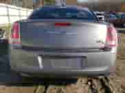 2012 Chrysler 300 S z VIN 2C3CCABGXCH115603, wystawiony jako Copart lot #85308264 z przebiegiem 187 591 mil mil oraz Czysty tytuł • Clean title. Historia ofert i sprzedaży dostępna na DreamBid. Obrazek 6.