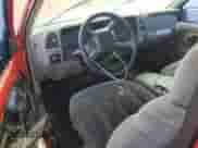 1998 Chevrolet Silverado 1500 z VIN 1GCEC19R2WE165144, wystawiony jako Copart lot #70020375 z przebiegiem 354 838 mil mil oraz Szkoda całkowita • Salvage title. Historia ofert i sprzedaży dostępna na DreamBid. Obrazek 8.