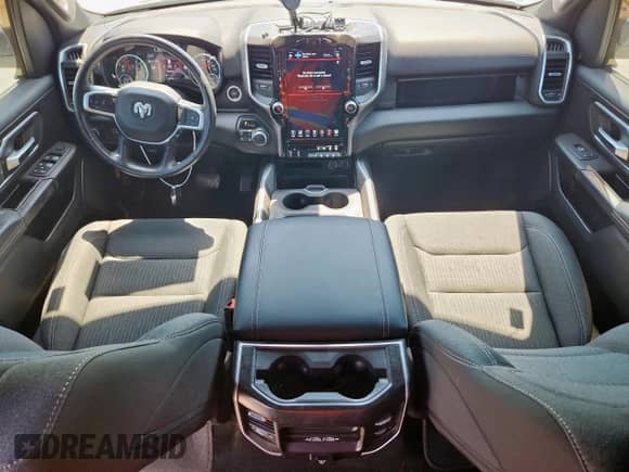 2020 Ram 1500 Big Horn z VIN 1C6SRFFM1LN241625, wystawiony jako Copart lot #80006815 z przebiegiem 92 707 mil mil oraz Czysty tytuł • Clean title. Historia ofert i sprzedaży dostępna na DreamBid. Obrazek 8.