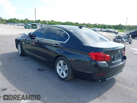 2012 BMW 5 Series 528i xDrive с VIN WBAXH5C56CDW05033, выставлен на аукционе IAAI как лот 42297154 с пробегом Не указан миль и . История ставок и продаж доступна на DreamBid. Изображение 3.