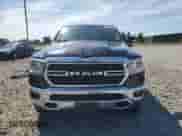 2019 Ram 1500 Big Horn z VIN 1C6RREFT3KN582233, wystawiony jako Copart lot #80405925 z przebiegiem 96 621 mil mil oraz Szkoda całkowita • Salvage title. Historia ofert i sprzedaży dostępna na DreamBid. Obrazek 5.