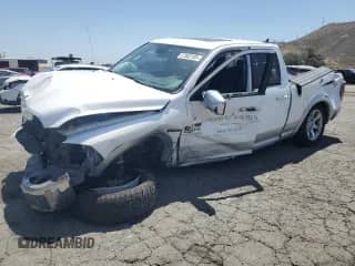 2014 Ram 1500 z VIN 1C6RR6JM4ES382506, wystawiony jako Copart lot #57502105 z przebiegiem Nie podano mil oraz Szkoda całkowita • Salvage title. Historia ofert i sprzedaży dostępna na DreamBid. Obrazek 1.
