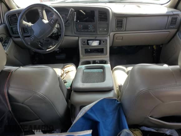 2006 Chevrolet Avalanche Z71 z VIN 3GNEK12Z16G239540, wystawiony jako Copart lot #69401095 z przebiegiem Nie podano mil oraz Czysty tytuł • Clean title. Historia ofert i sprzedaży dostępna na DreamBid. Obrazek 8.