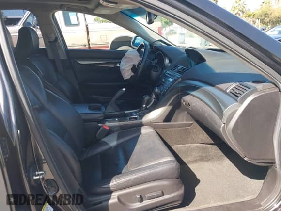 2014 Acura TL Technology z VIN 19UUA8F59EA003076, wystawiony jako IAAI lot #42301365 z przebiegiem 154 974 mil mil oraz . Historia ofert i sprzedaży dostępna na DreamBid. Obrazek 5.