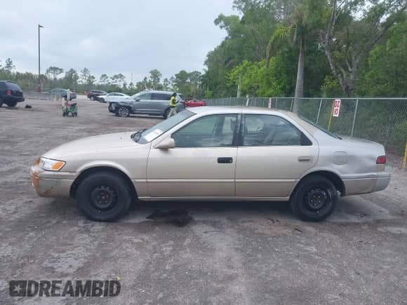 1998 Toyota Camry LE z VIN 4T1BG22K9WU242300, wystawiony jako IAAI lot #42341455 z przebiegiem Nie podano mil oraz . Historia ofert i sprzedaży dostępna na DreamBid. Obrazek 15.