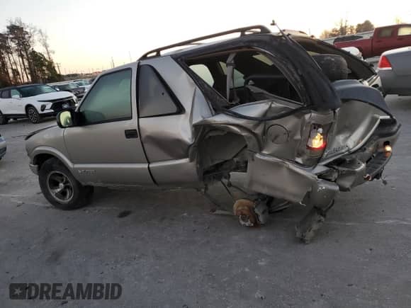 2005 Chevrolet Blazer z VIN 1GNCS18X95K101748, wystawiony jako Copart lot #85009744 z przebiegiem 265 649 mil mil oraz Szkoda całkowita • Salvage title. Historia ofert i sprzedaży dostępna na DreamBid. Obrazek 2.