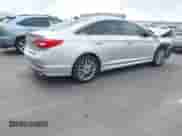 2015 Hyundai Sonata Limited с VIN 5NPE34AF1FH042261, выставлен на аукционе IAAI как лот 42518974 с пробегом 105 051 миль миль и . История ставок и продаж доступна на DreamBid. Изображение 4.