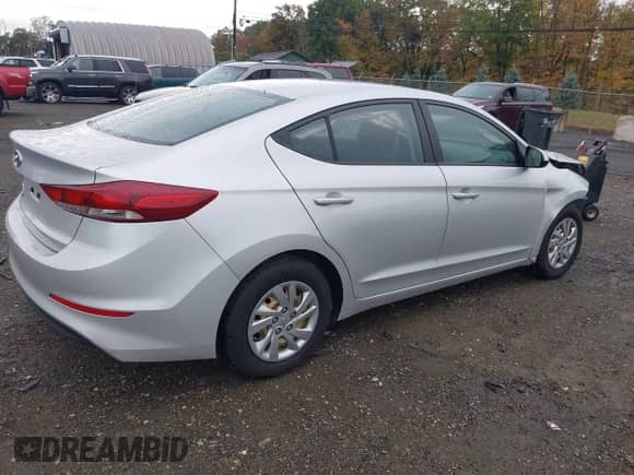 2018 Hyundai Elantra SE z VIN KMHD74LF2JU502082, wystawiony jako IAAI lot #43403580 z przebiegiem 65 514 mil mil oraz . Historia ofert i sprzedaży dostępna na DreamBid. Obrazek 4.