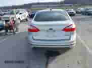 2015 Ford Fiesta SE z VIN 3FADP4BJ1FM220222, wystawiony jako IAAI lot #41209318 z przebiegiem 113 134 mil mil oraz . Historia ofert i sprzedaży dostępna na DreamBid. Obrazek 16.