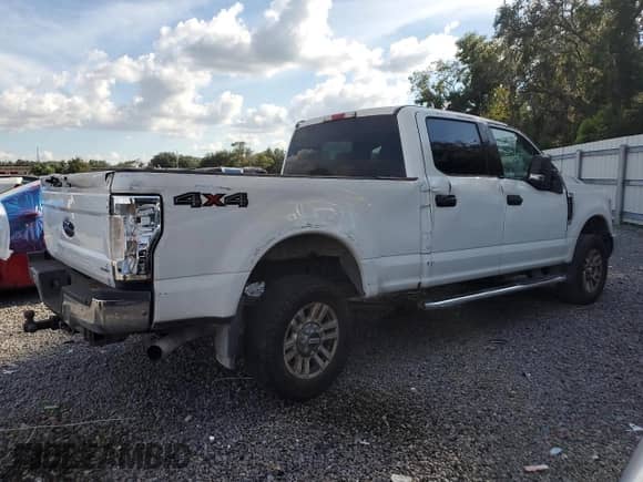 2018 Ford F-250 XL z VIN 1FT7W2B61JEB31016, wystawiony jako Copart lot #70891895 z przebiegiem 348 588 mil mil oraz Szkoda całkowita • Salvage title. Historia ofert i sprzedaży dostępna na DreamBid. Obrazek 3.