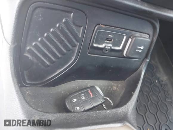 2017 Jeep Renegade Latitude z VIN ZACCJABB1HPF52076, wystawiony jako IAAI lot #42871282 z przebiegiem Nie podano mil oraz . Historia ofert i sprzedaży dostępna na DreamBid. Obrazek 11.