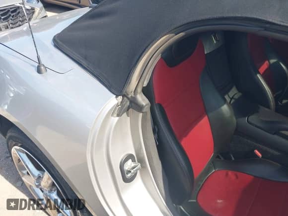 2008 Saturn Sky с VIN 1G8MC35BX8Y127463, выставлен на аукционе IAAI как лот 42531390 с пробегом 61 796 миль миль и . История ставок и продаж доступна на DreamBid. Изображение 8.