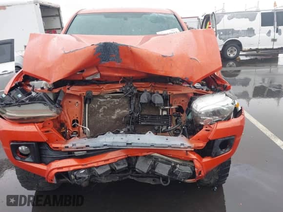 2017 Toyota Tacoma TRD Off Road z VIN 5TFCZ5AN3HX056866, wystawiony jako IAAI lot #43322918 z przebiegiem 125 733 mil mil oraz . Historia ofert i sprzedaży dostępna na DreamBid. Obrazek 6.