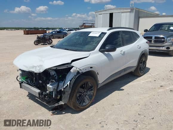 2025 Chevrolet Trax ACTIV z VIN KL77LKEPXSC215519, wystawiony jako IAAI lot #43018972 z przebiegiem 6 303 mil mil oraz . Historia ofert i sprzedaży dostępna na DreamBid. Obrazek 17.