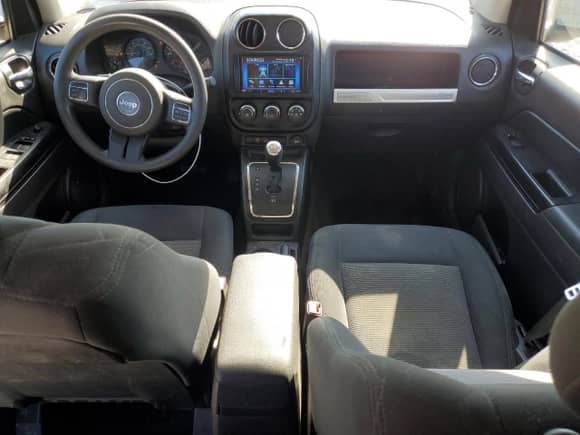 2014 Jeep Compass Sport with VIN 1C4NJDBB3ED828648, listed as a Copart auction lot 71368445 with 155,934 mi miles and Clean title. Bid and sale history available at DreamBid. Image 8.