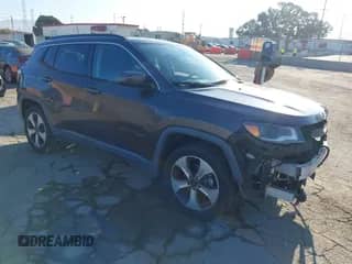 2017 Jeep Compass Latitude z VIN 3C4NJCBB2HT647713, wystawiony jako IAAI lot #42818261 z przebiegiem 79 584 mil mil oraz . Historia ofert i sprzedaży dostępna na DreamBid. Obrazek 1.
