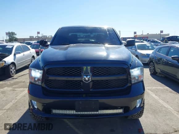 2018 Ram 1500 Express z VIN 1C6RR6KT5JS155244, wystawiony jako IAAI lot #41349010 z przebiegiem 118 327 mil mil oraz . Historia ofert i sprzedaży dostępna na DreamBid. Obrazek 12.