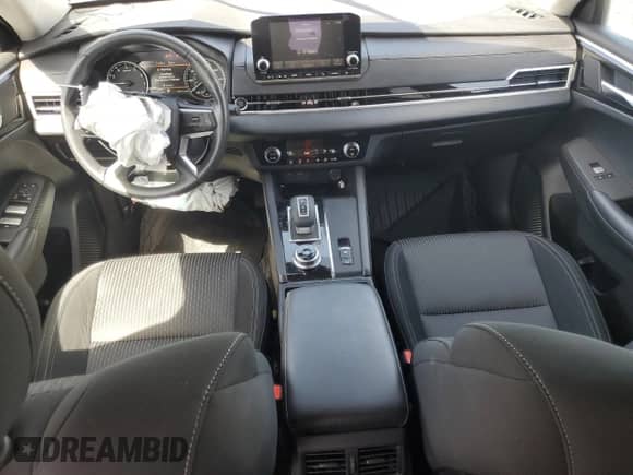 2024 Mitsubishi Outlander ES with VIN JA4J3UA87RZ063722, listed as a Copart auction lot 47663155 with 9,273 mi miles and Salvage title. Bid and sale history available at DreamBid. Image 8.