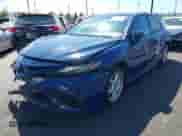 2023 Toyota Camry SE z VIN 4T1T11AK6PU158700, wystawiony jako IAAI lot #43312055 z przebiegiem 49 320 mil mil oraz . Historia ofert i sprzedaży dostępna na DreamBid. Obrazek 2.