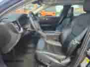 2024 Volvo S60 Core Dark Theme z VIN 7JRL12TK7RG296319, wystawiony jako Copart lot #70319945 z przebiegiem 11 647 mil mil oraz Czysty tytuł • Clean title. Historia ofert i sprzedaży dostępna na DreamBid. Obrazek 7.