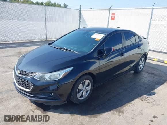 2018 Chevrolet Cruze LS z VIN 1G1BC5SM5J7180025, wystawiony jako IAAI lot #43222366 z przebiegiem 104 481 mil mil oraz . Historia ofert i sprzedaży dostępna na DreamBid. Obrazek 17.