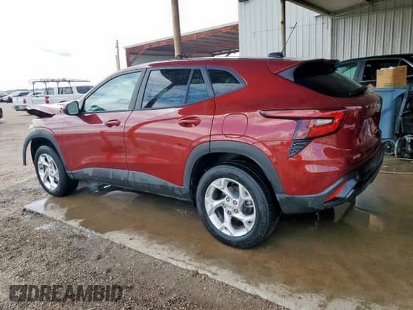 2025 Chevrolet Trax LS with VIN KL77LFEP5SC147086, listed as a Copart auction lot 68380235 with 20,838 mi miles and Clean title. Bid and sale history available at DreamBid. Image 2.