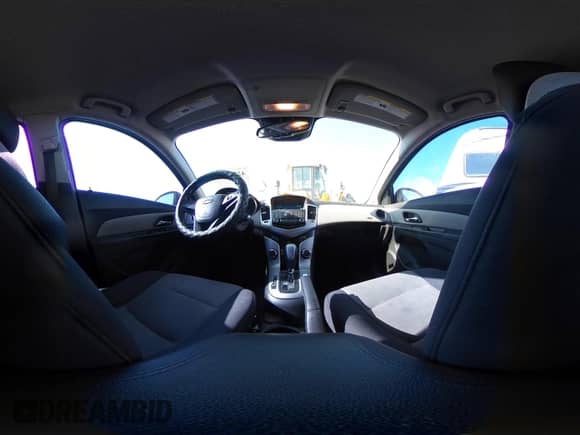 2013 Chevrolet Cruze LS z VIN 1G1PA5SG7D7240624, wystawiony jako IAAI lot #42783412 z przebiegiem 149 482 mil mil oraz . Historia ofert i sprzedaży dostępna na DreamBid. Obrazek 18.