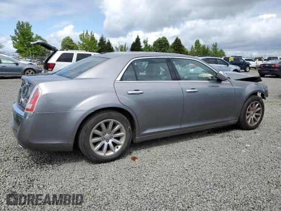 2011 Chrysler 300 C с VIN 2C3CA6CT9BH515004, выставлен на аукционе Copart как лот 57157215 с пробегом 112 177 миль миль и Списание • Salvage title. История ставок и продаж доступна на DreamBid. Изображение 3.