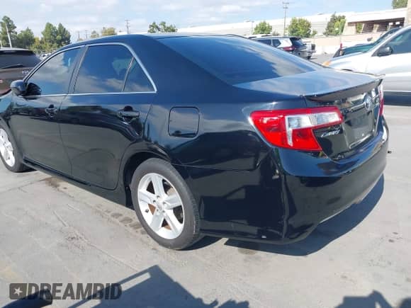 2013 Toyota Camry SE z VIN 4T1BF1FK4DU693977, wystawiony jako IAAI lot #43401575 z przebiegiem 91 001 mil mil oraz . Historia ofert i sprzedaży dostępna na DreamBid. Obrazek 3.