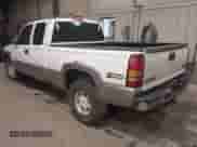 2002 GMC Sierra 1500 SLE z VIN 2GTEK19T221121025, wystawiony jako IAAI lot #42812970 z przebiegiem 166 856 mil mil oraz . Historia ofert i sprzedaży dostępna na DreamBid. Obrazek 3.