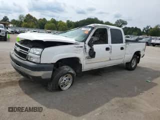 2006 Chevrolet Silverado 2500HD LT3 z VIN 1GCHK232X6F125339, wystawiony jako Copart lot #71550805 z przebiegiem Nie podano mil oraz Szkoda całkowita • Salvage title. Historia ofert i sprzedaży dostępna na DreamBid. Obrazek 1.