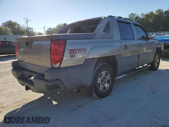 2002 Chevrolet Avalanche with VIN 3GNEC13T42G360967, listed as a Copart auction lot 81183535 with Not provided miles and Salvage title. Bid and sale history available at DreamBid. Image 3.