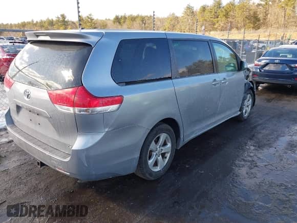 2011 Toyota Sienna with VIN 5TDKA3DC2BS006412, listed as a IAAI auction lot 41493473 with 162,063 mi miles and . Bid and sale history available at DreamBid. Image 4.