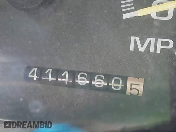 1999 Chevrolet Suburban z VIN 3GNFK16R1XG188363, wystawiony jako IAAI lot #42725689 z przebiegiem 411 660 mil mil oraz . Historia ofert i sprzedaży dostępna na DreamBid. Obrazek 13.