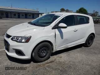 2018 Chevrolet Sonic LT z VIN 1G1JG6SH3J4108170, wystawiony jako Copart lot #53712125 z przebiegiem 148 146 mil mil oraz Szkoda całkowita • Salvage title. Historia ofert i sprzedaży dostępna na DreamBid. Obrazek 1.