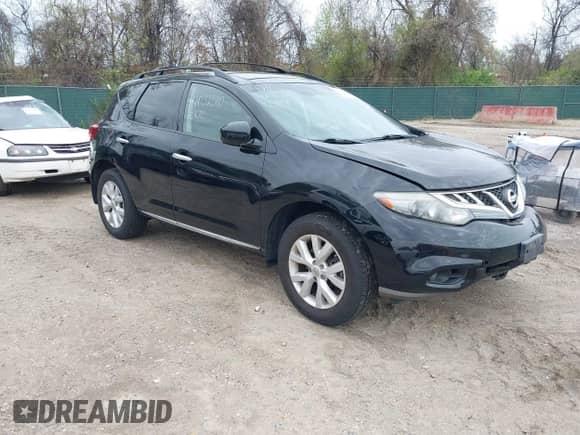 2011 Nissan Murano S z VIN JN8AZ1MW8BW187586, wystawiony jako IAAI lot #42032510 z przebiegiem 131 702 mil mil oraz . Historia ofert i sprzedaży dostępna na DreamBid. Obrazek 1.