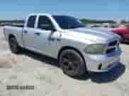 2013 Ram 1500 Express z VIN 1C6RR6FT1DS553131, wystawiony jako IAAI lot #42740236 z przebiegiem 208 491 mil mil oraz . Historia ofert i sprzedaży dostępna na DreamBid. Obrazek 1.