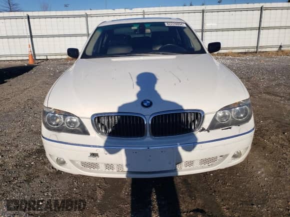 2008 BMW 7 Series 750i with VIN WBAHL835X8DT12098, listed as a Copart auction lot 82220094 with 137,493 mi miles and Salvage title. Bid and sale history available at DreamBid. Image 5.