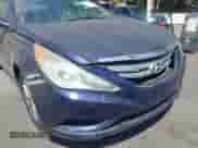 2013 Hyundai Sonata GLS z VIN 5NPEB4AC0DH689840, wystawiony jako IAAI lot #43097086 z przebiegiem 151 450 mil mil oraz . Historia ofert i sprzedaży dostępna na DreamBid. Obrazek 6.