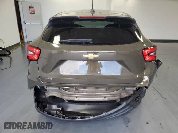 2024 Chevrolet Trax LS z VIN KL77LFE23RC194129, wystawiony jako Copart lot #71588855 z przebiegiem 11 291 mil mil oraz Czysty tytuł • Clean title. Historia ofert i sprzedaży dostępna na DreamBid. Obrazek 6.