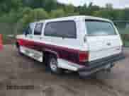 1991 Chevrolet Suburban z VIN 1GNER16KXMF133675, wystawiony jako IAAI lot #43036308 z przebiegiem 181 150 mil mil oraz . Historia ofert i sprzedaży dostępna na DreamBid. Obrazek 3.