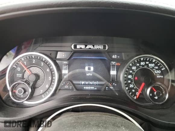 2019 Ram 1500 Laramie z VIN 1C6SRFDT0KN746743, wystawiony jako Copart lot #69297895 z przebiegiem 158 279 mil mil oraz Nie do naprawy • Non repairable. Historia ofert i sprzedaży dostępna na DreamBid. Obrazek 9.